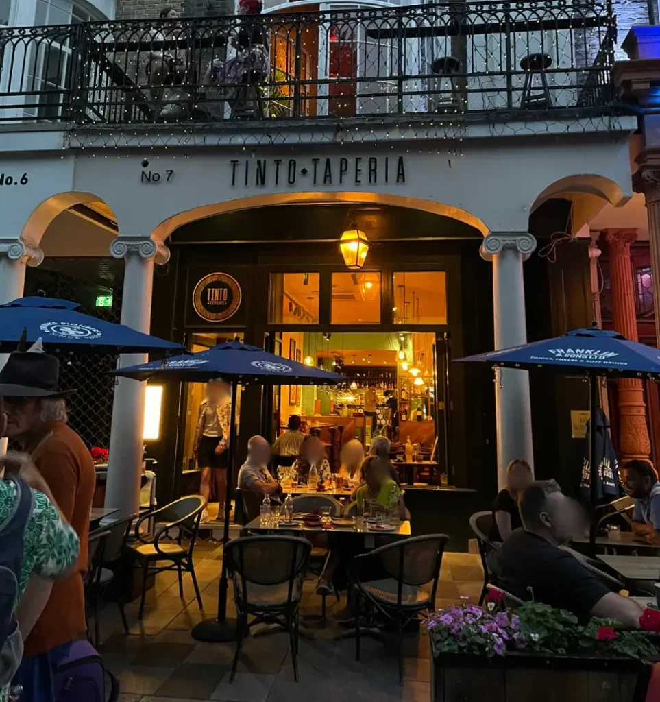 ブライトン ディナー TINTO TAPERIA スペイン料理 外観