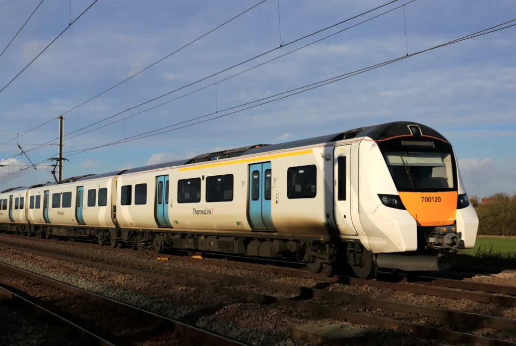 ルートン空港からロンドン市内 thameslink とdart