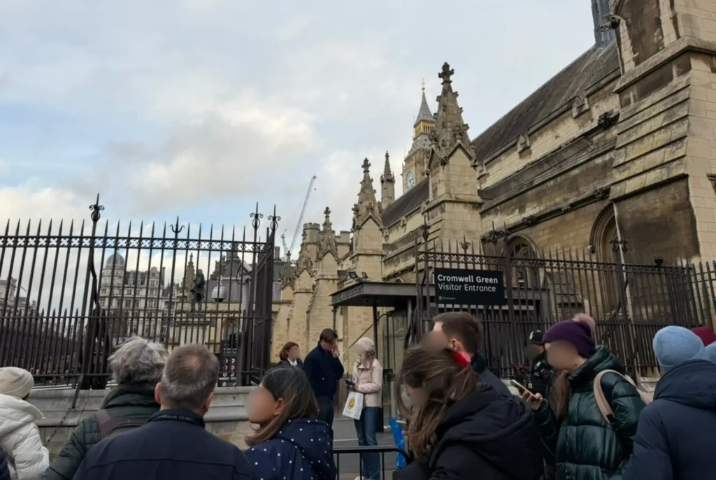 集合場所: Cromwell Green Visitor Entrance 参加前の列