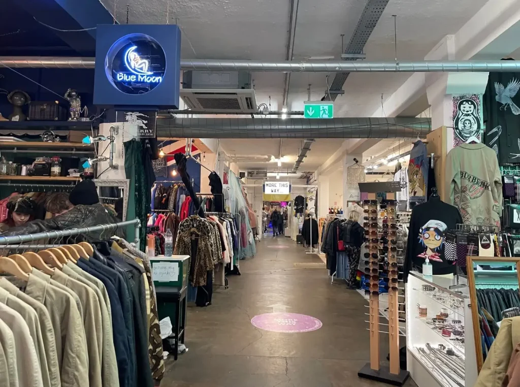 The Brick Lane Vintage Marketの中の様子 